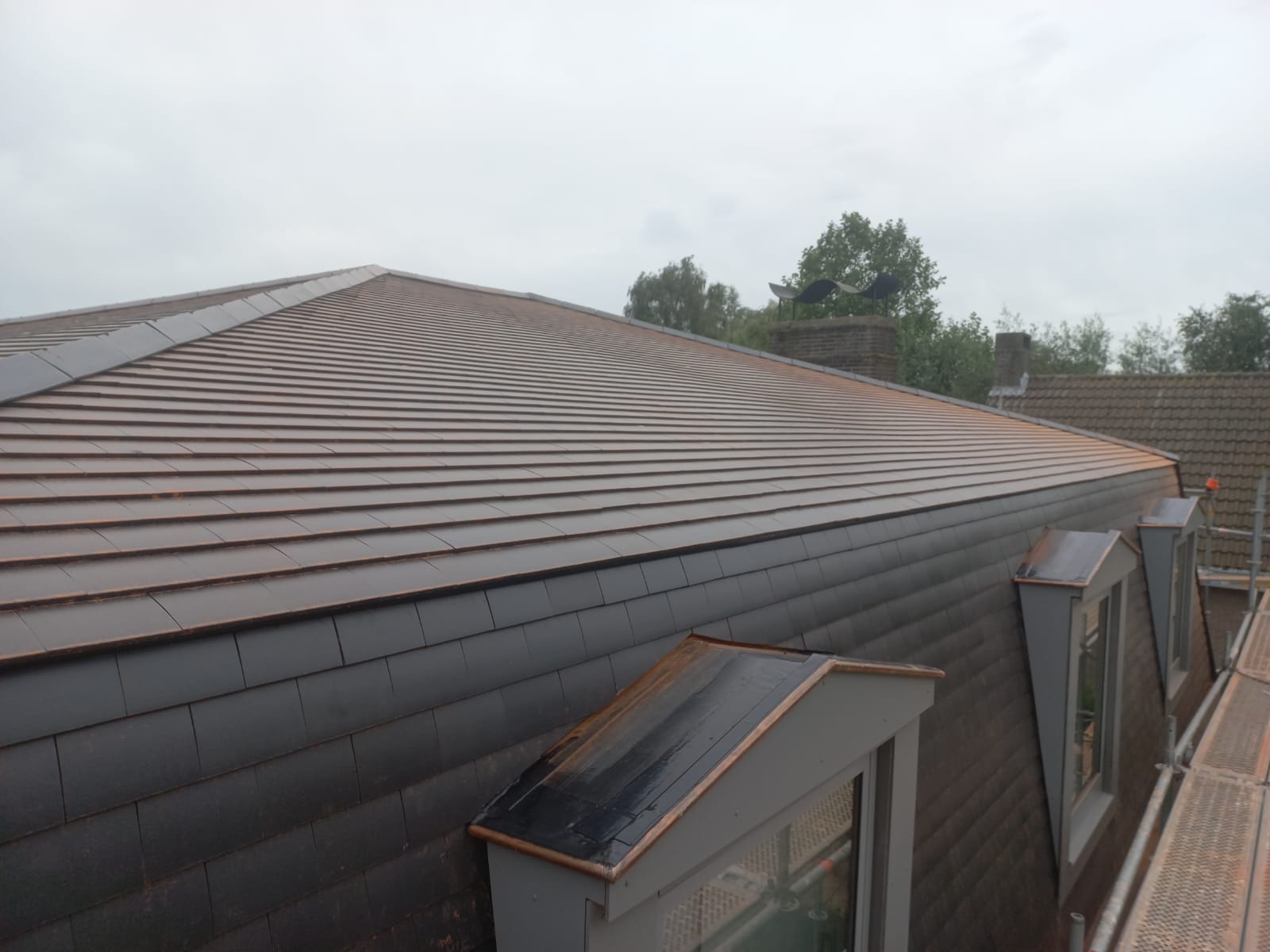 Dakkapellen bedekking met volkeren platen afwerking met koper